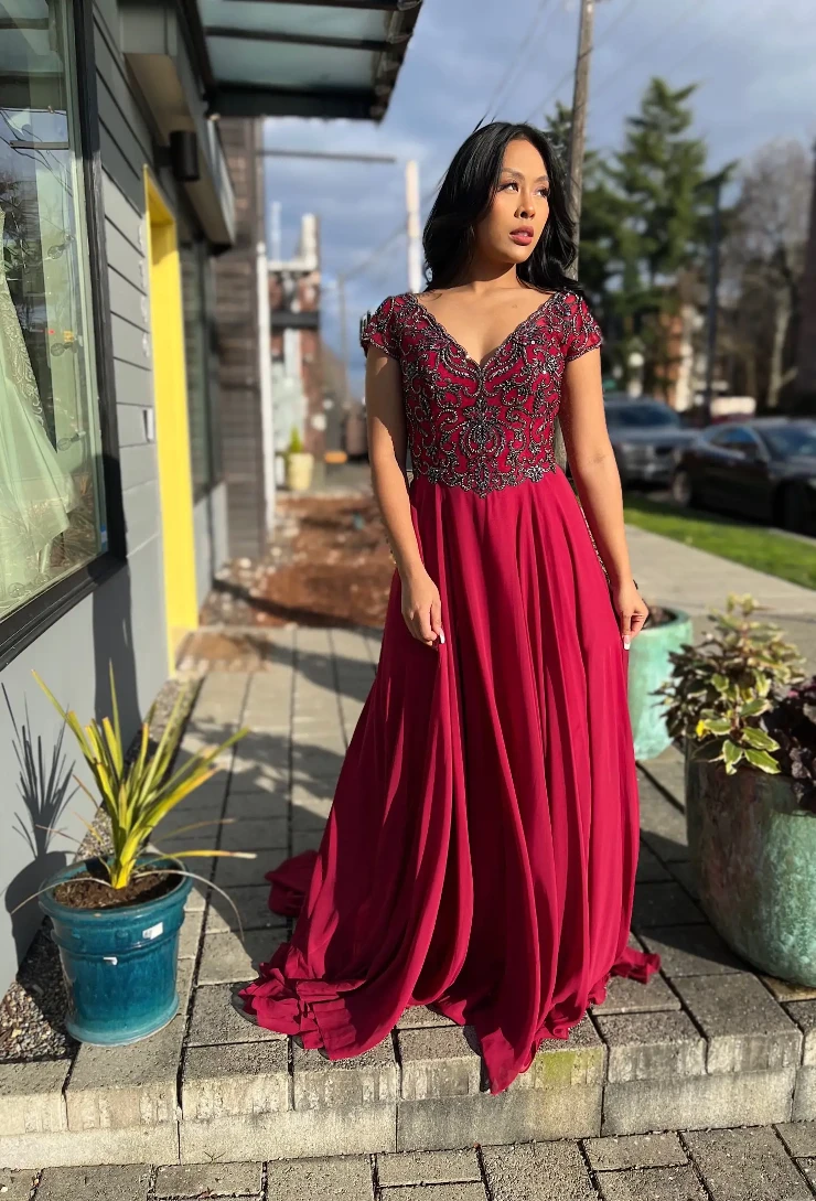 Plus-SIze Prom Dresses in Seattle, WA | Samila's Boutique
