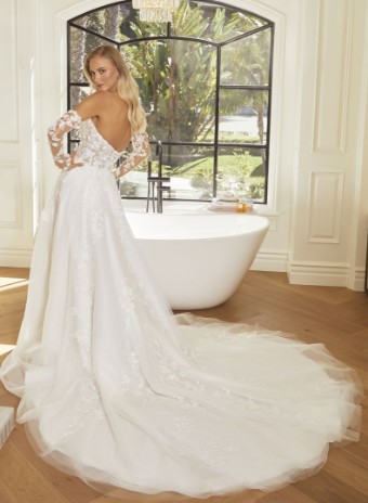 Casablanca #2570FB Dahlia #2 Ivory/Nude/Ivory thumbnail