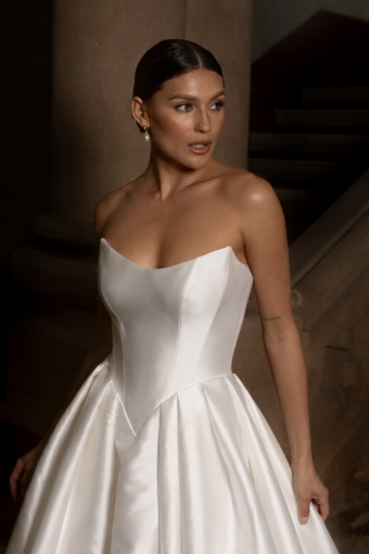 La Premiere White #10019 Abbey #1 thumbnail