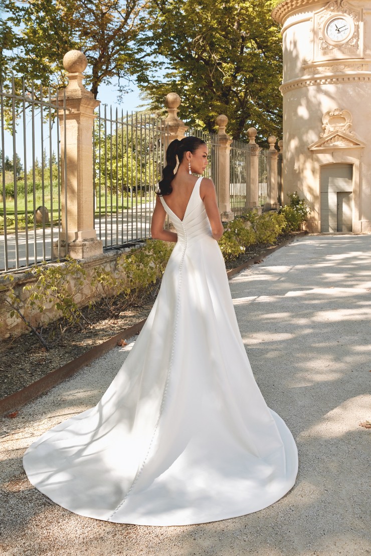 basque waist lace wedding dress Basque waist bridal gown