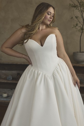 Casablanca #2658 Nina #5 Ivory thumbnail